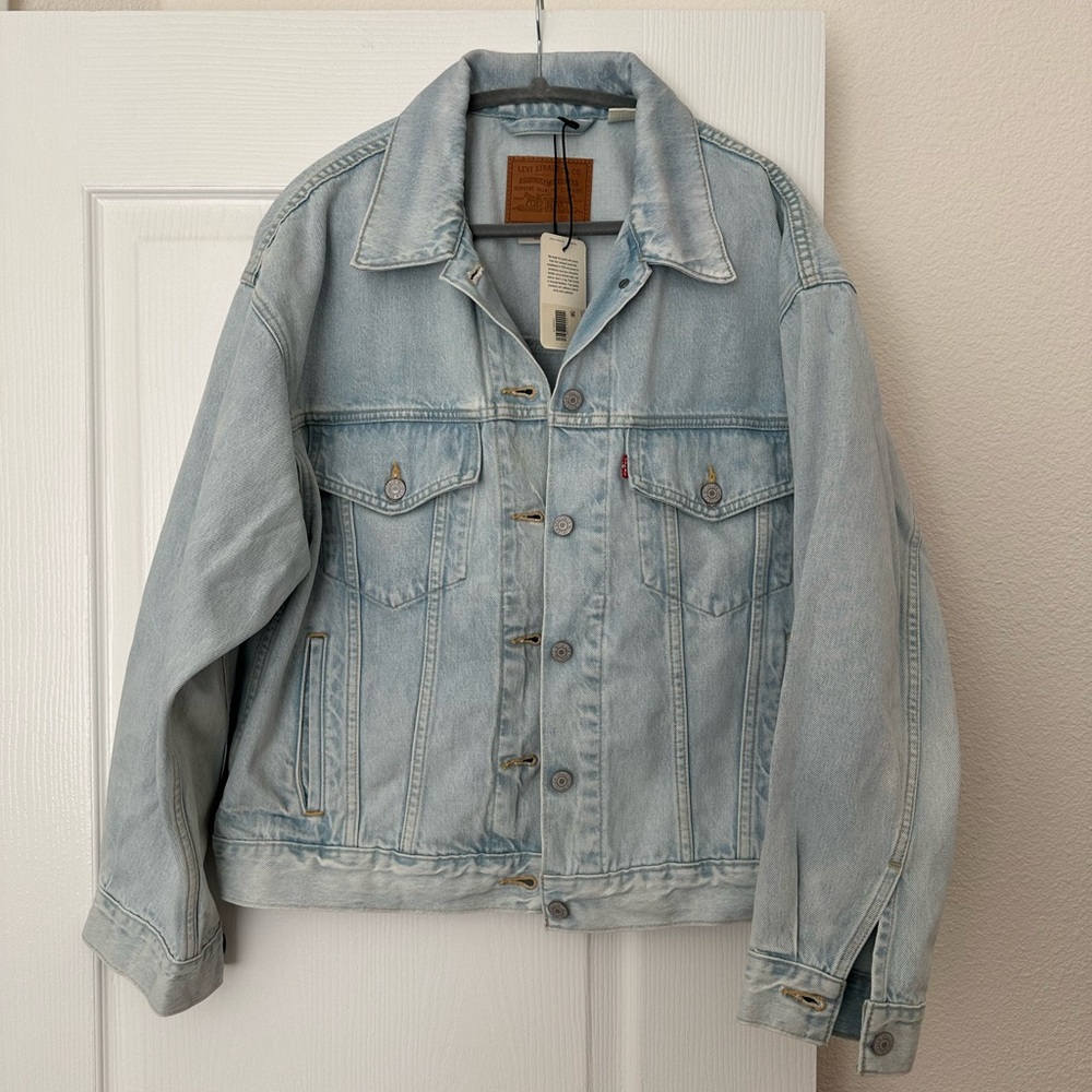 NWT Levi 90s Trucker Jacket ✨